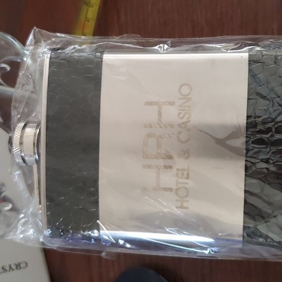 VINTAGE NEW STAINLESS STEEL FLASK. - Picture 2 of 6